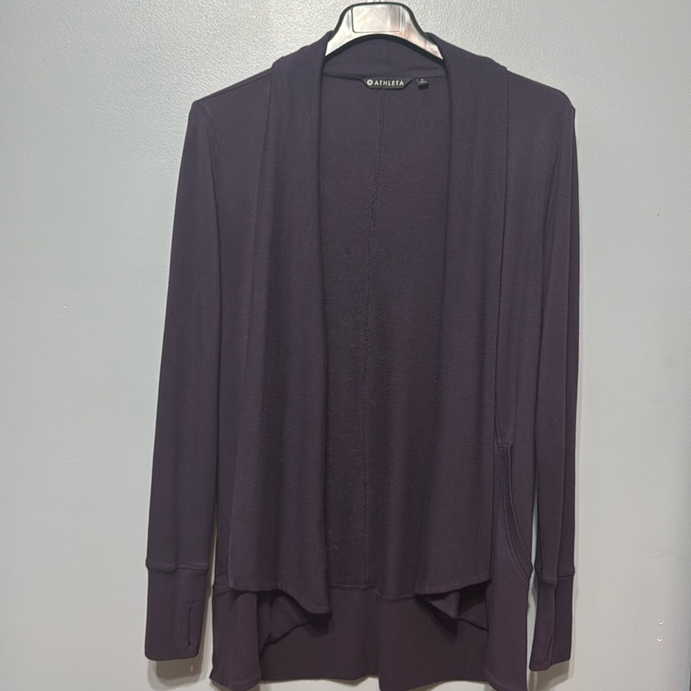 Athleta Pranayama Restore Wrap in eggplant purple 
Size small
